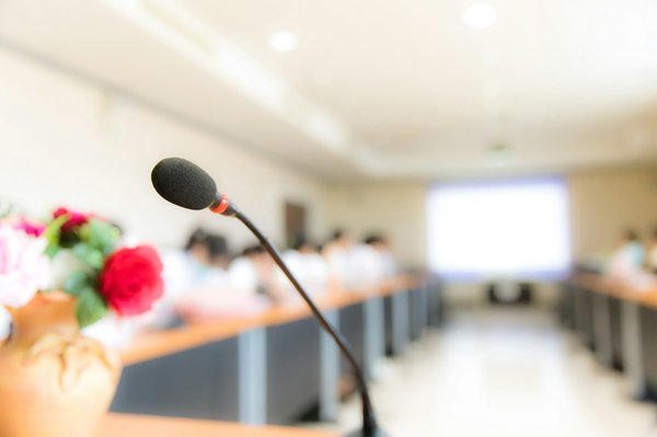 Comment créer un coin de lecture cosy et inspirant dans son salon ?